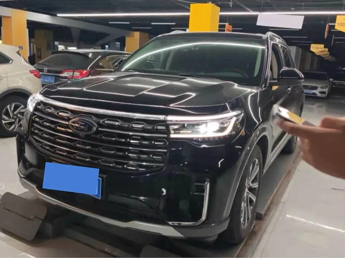 Ford Explorer 2022 — Photo 1/1