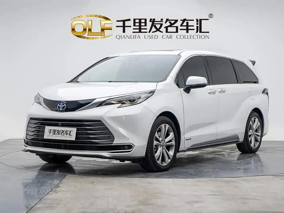 Toyota Sienna 2024 — Photo 1/20