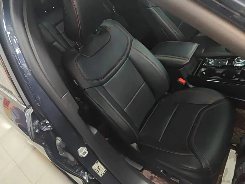 Ford Explorer 2022 — Photo 20/20