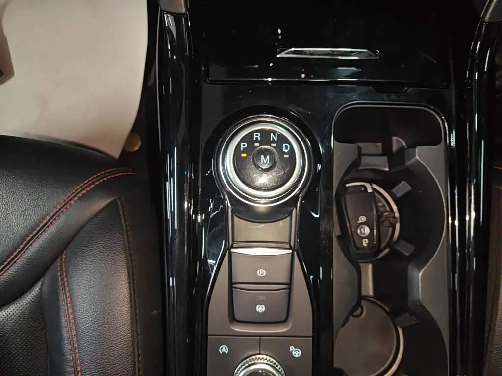 Ford Explorer 2022 — Photo 10/20