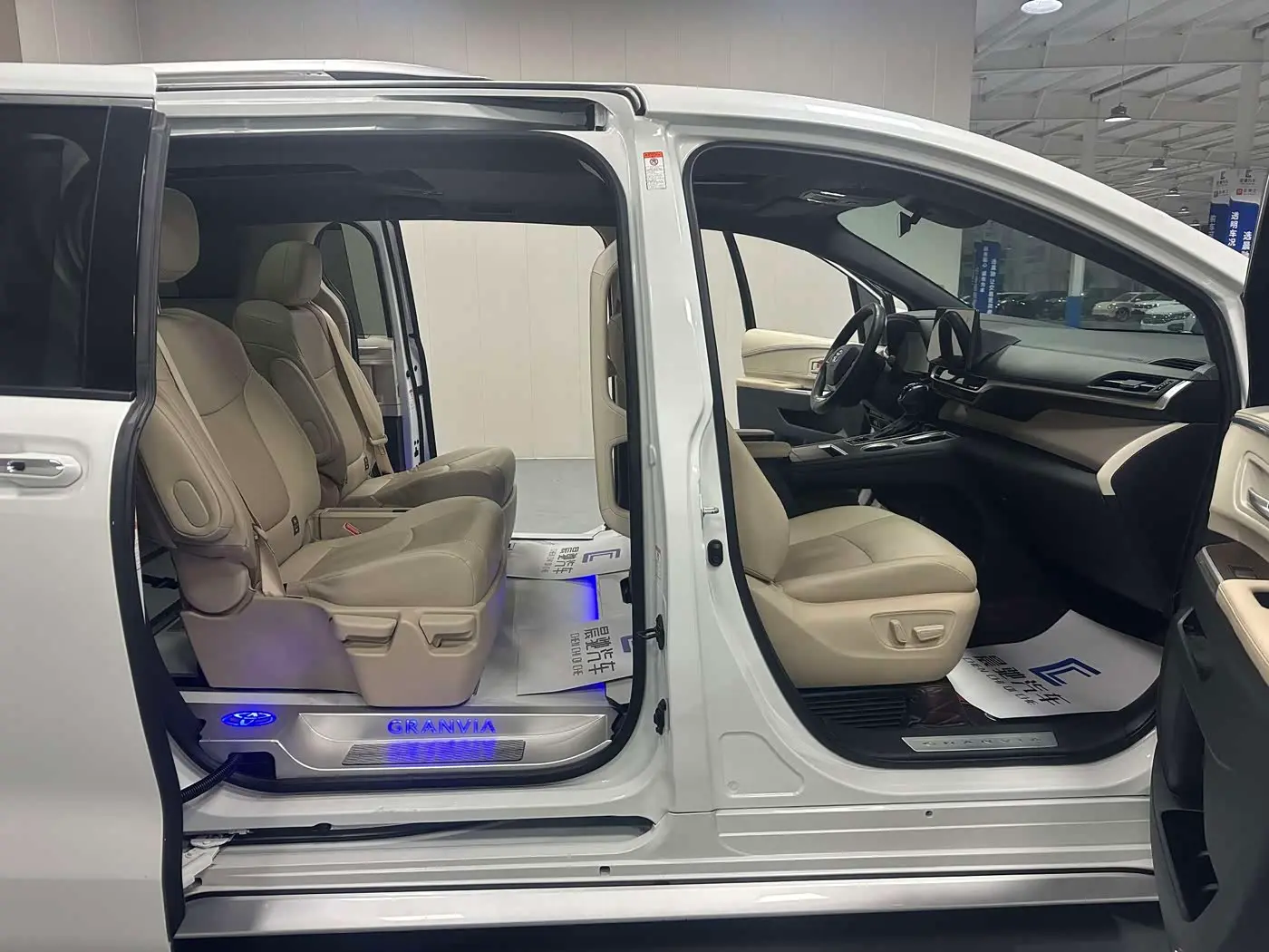 Toyota Granvia 2024 — Photo 13/18
