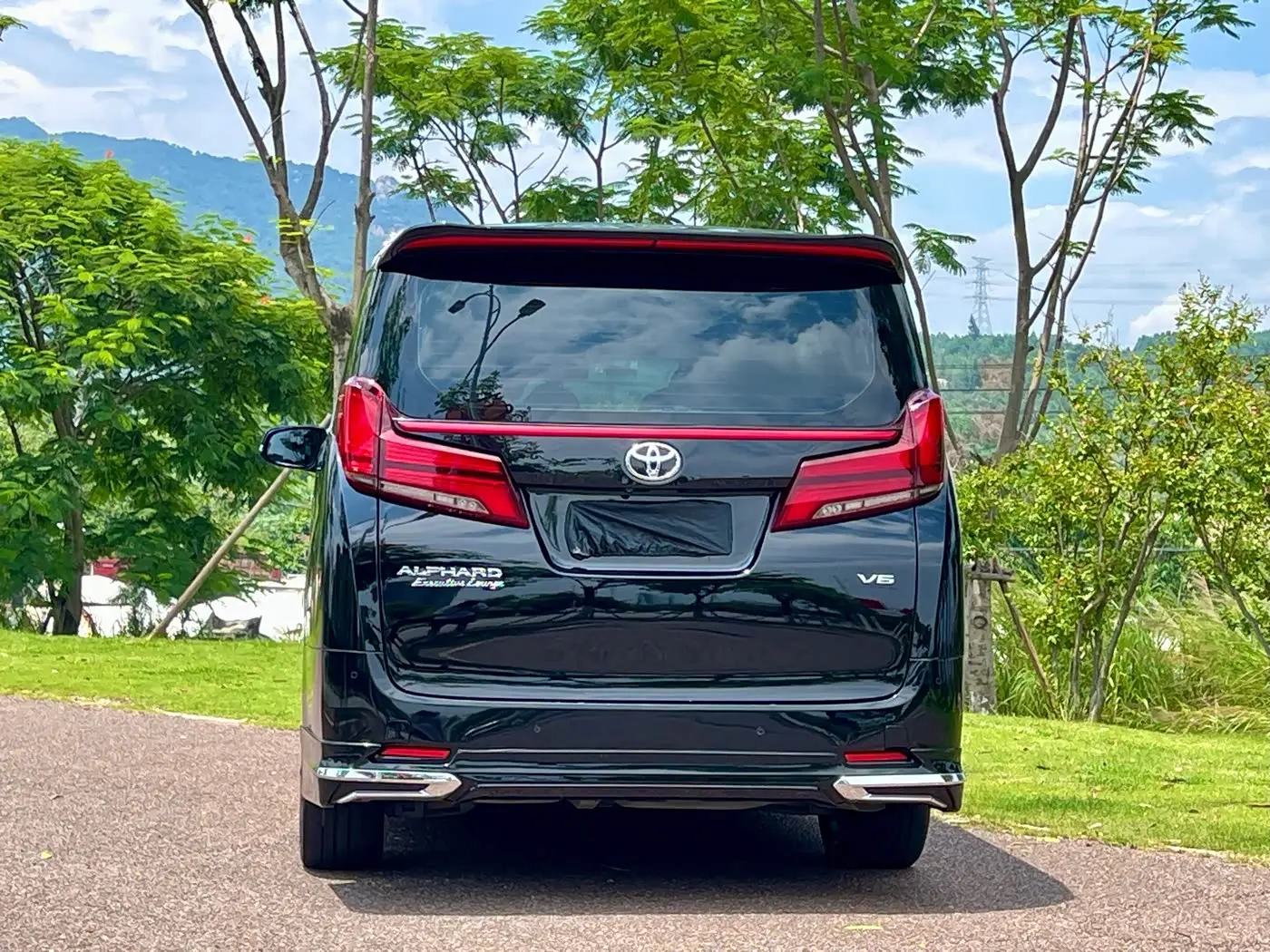 Toyota Alphard 2020 — Photo 8/9