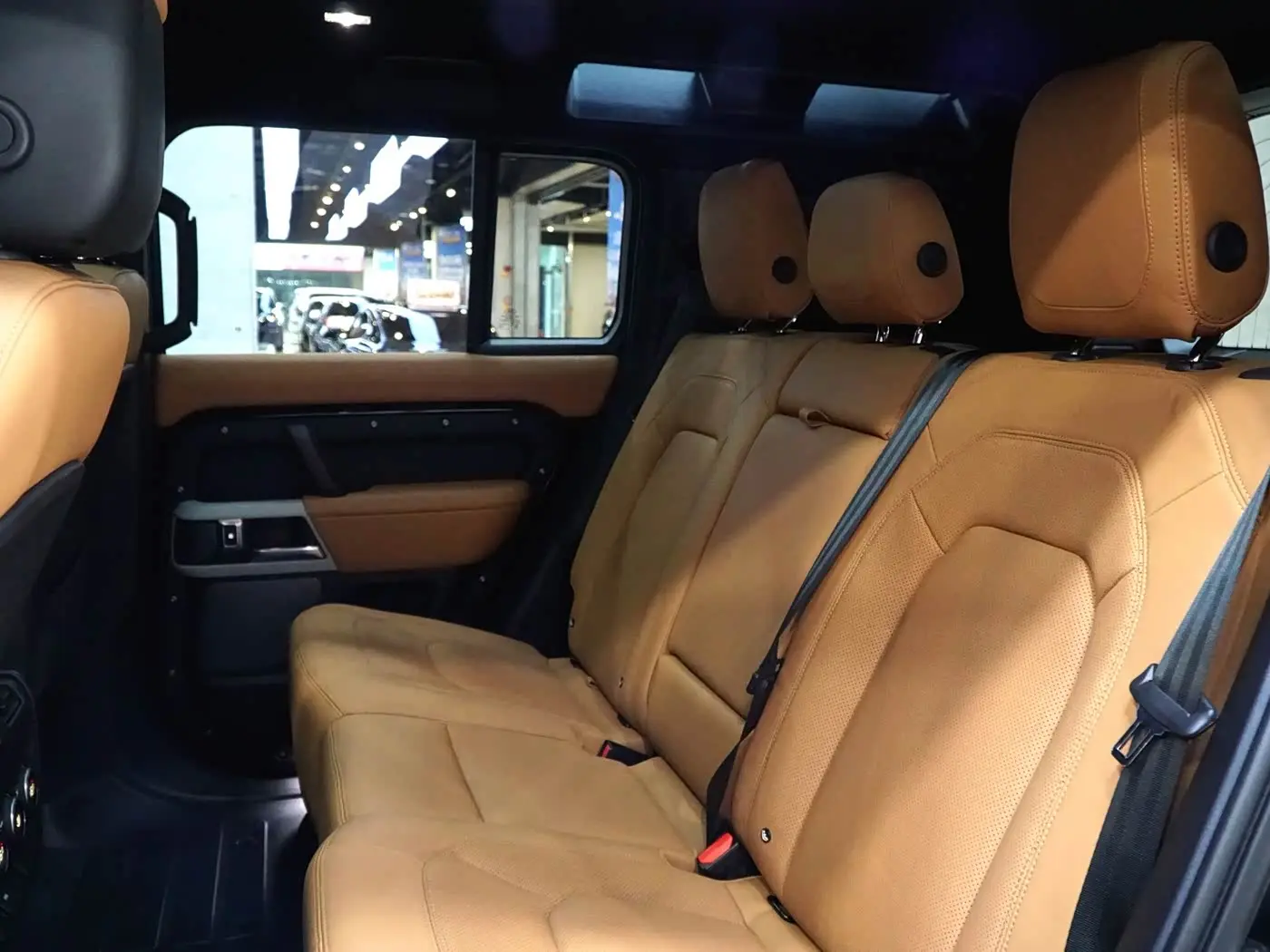 Land Rover Defender 2023 — Фото 12/20