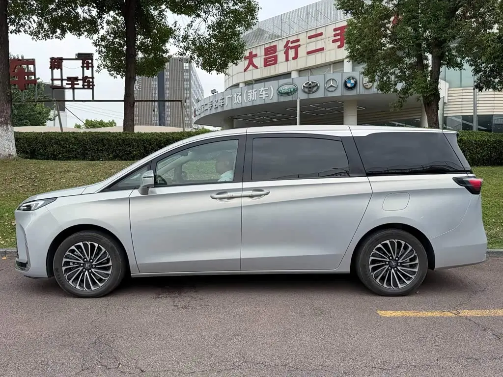 Buick GL8 New Energy 2025 — Photo 3/14