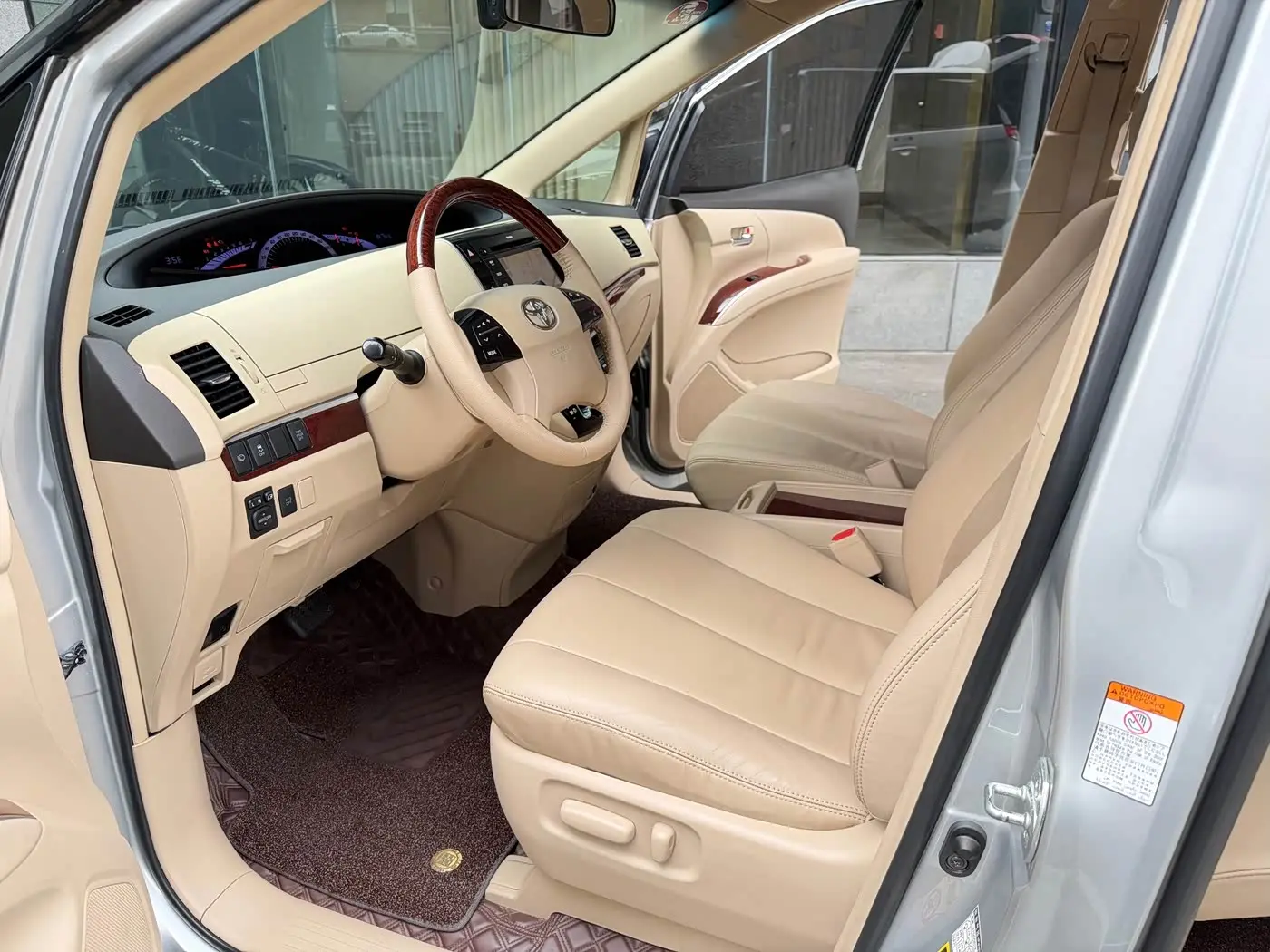 Toyota Previa 2018 — Photo 9/20