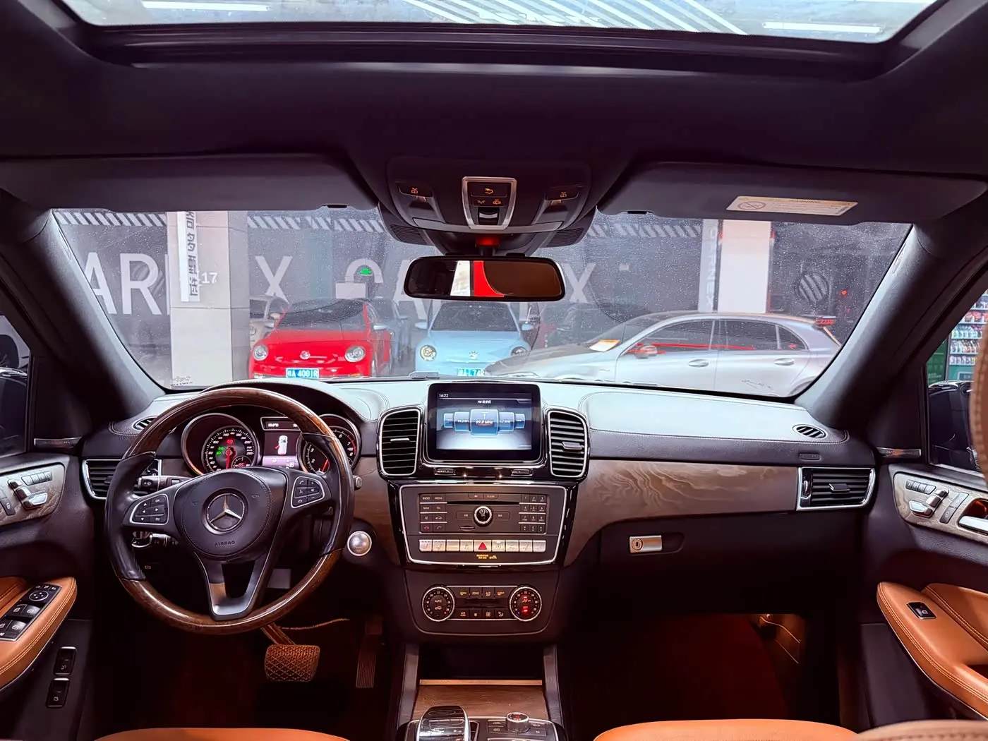 Mercedes-Benz GLS 2016 — Photo 18/20