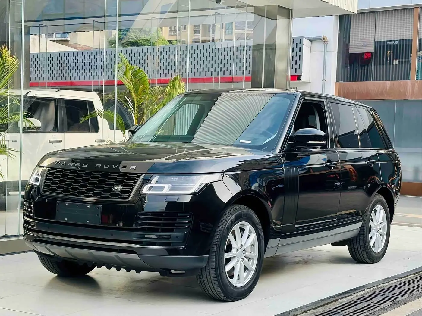 Land Rover Range Rover 2019 — Photo 1/16