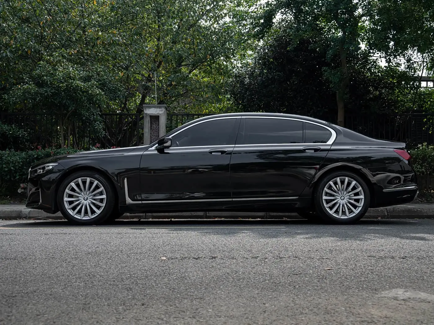 BMW 7 Series 2021 — Photo 3/17