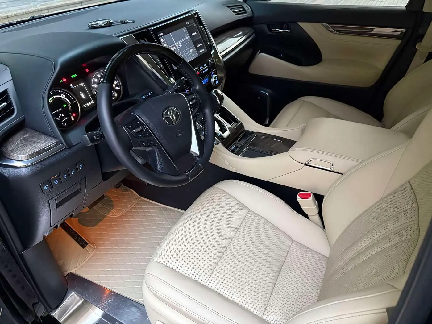 Toyota Alphard 2024 — Photo 8/16