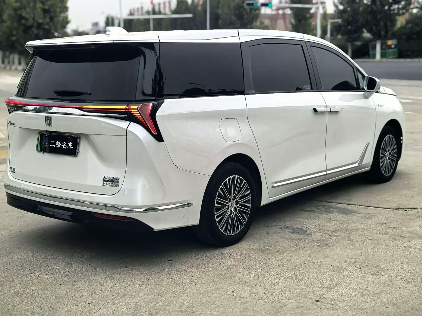 Buick GL8 New Energy 2024 — Photo 3/11