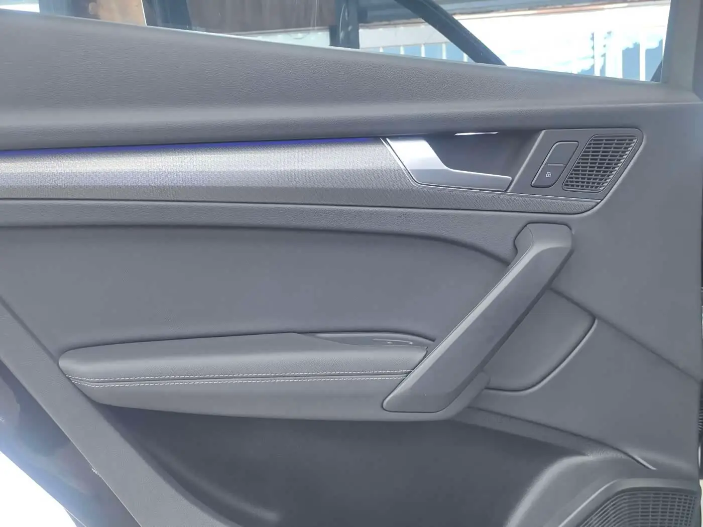 Audi Q5L 2023 — Şəkil 13/20