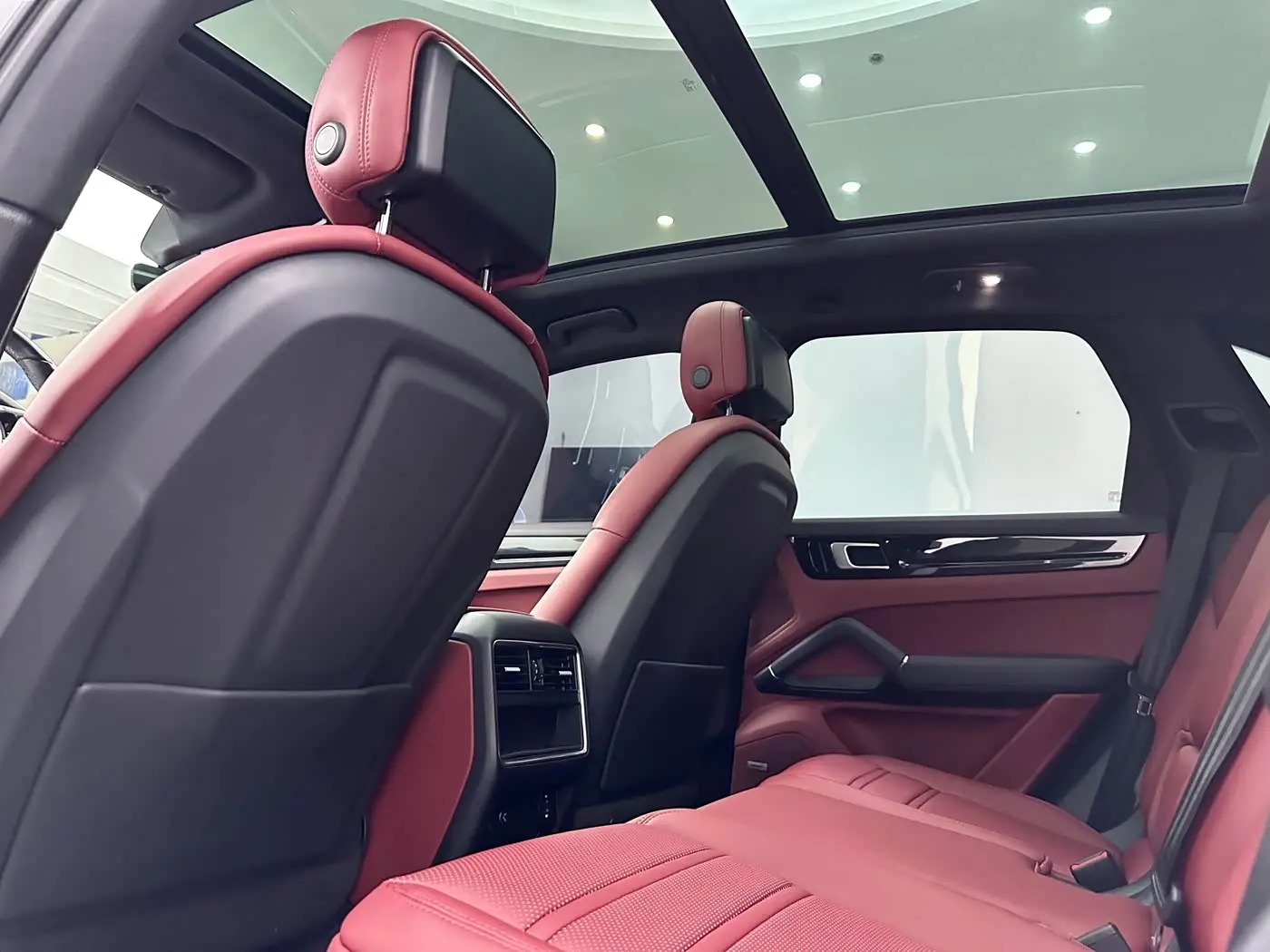 Porsche Cayenne 2020 — Photo 12/20