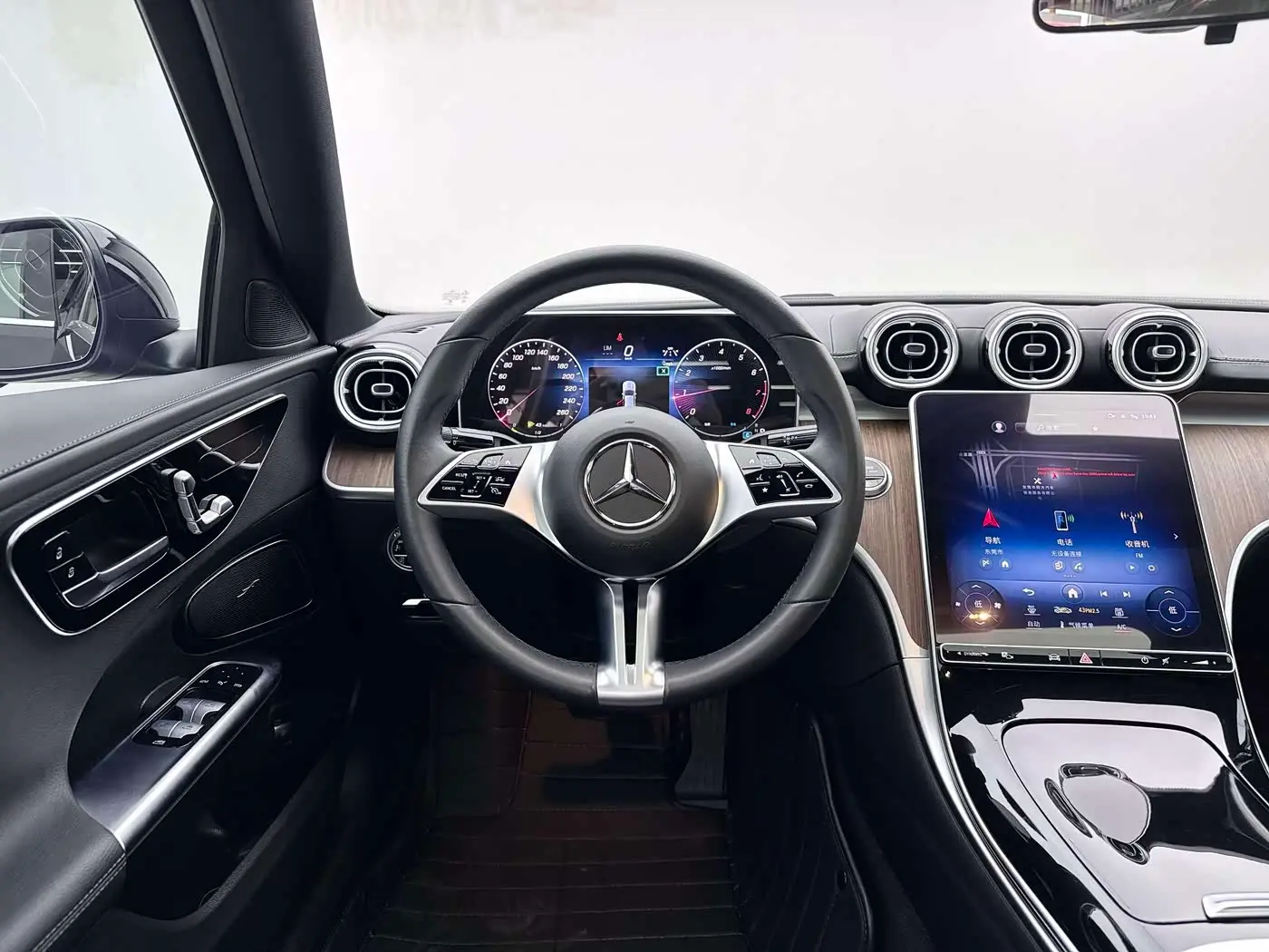 Mercedes-Benz C-Class 2023 — Фото 9/15