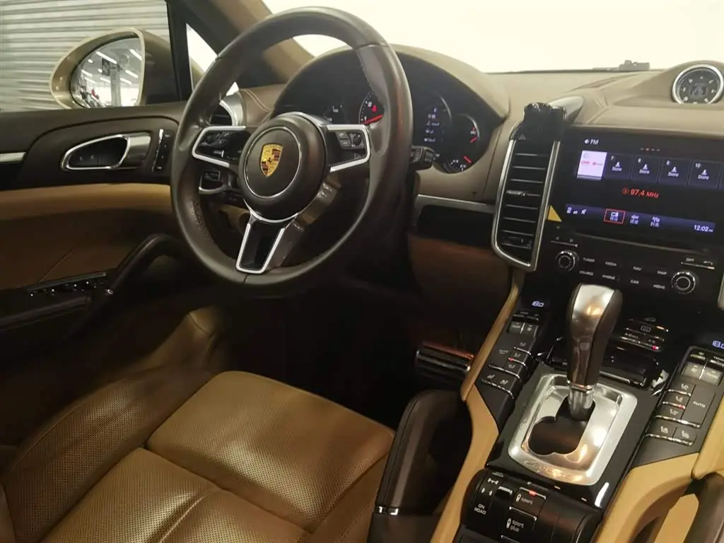 Porsche Cayenne 2018 — Photo 9/19