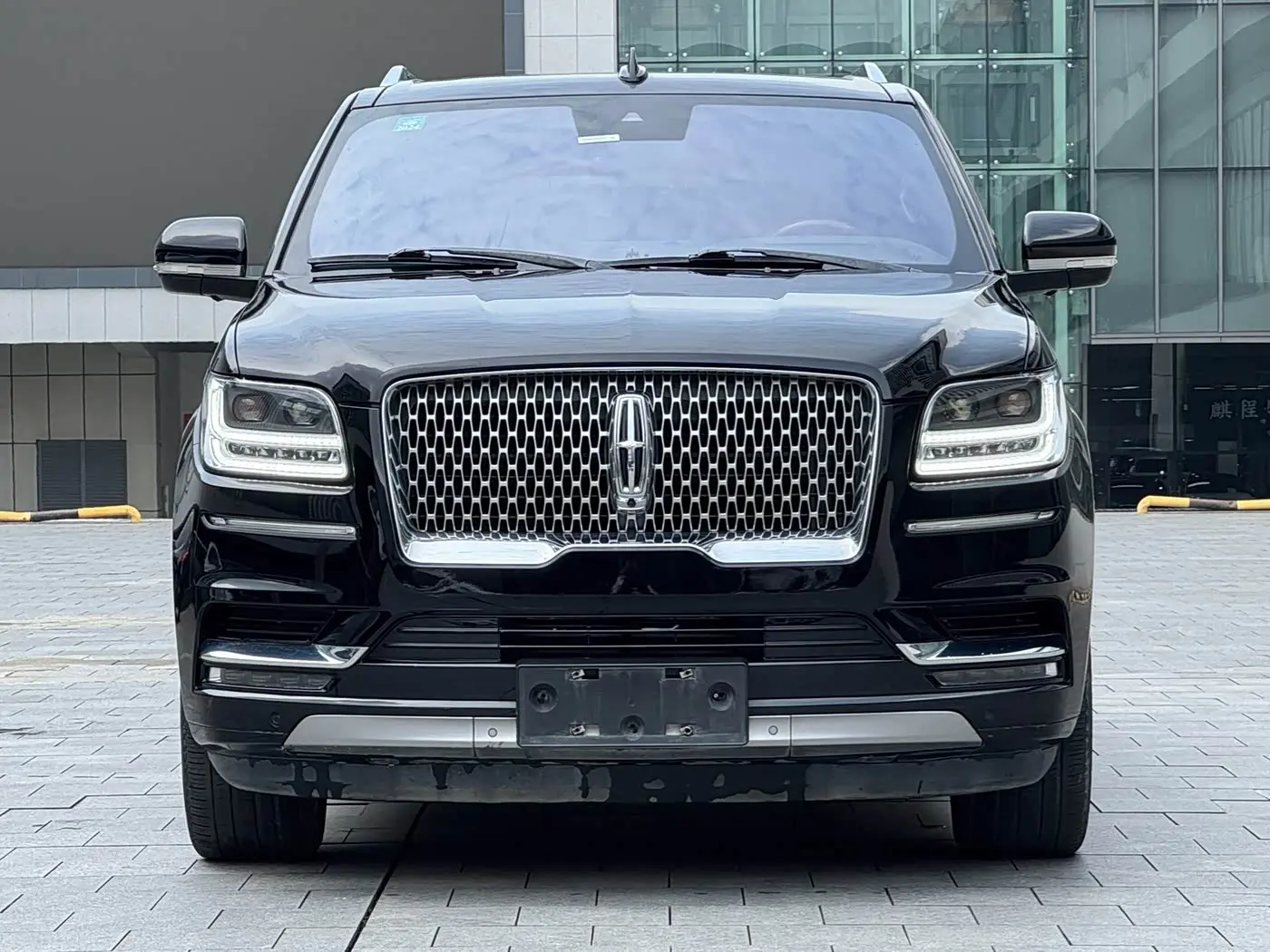 Lincoln Navigator 2020 — Photo 2/20