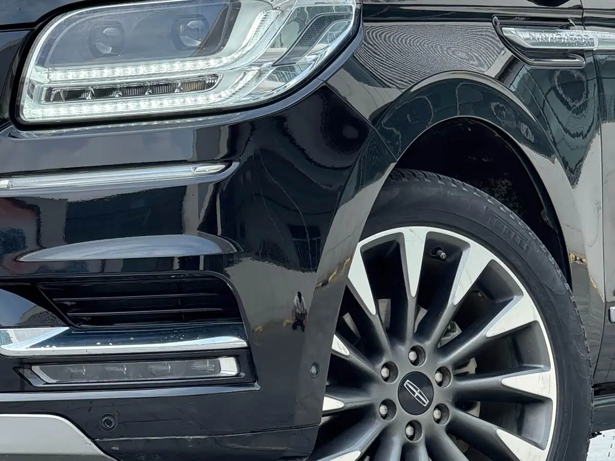 Lincoln Navigator 2020 — Photo 4/20