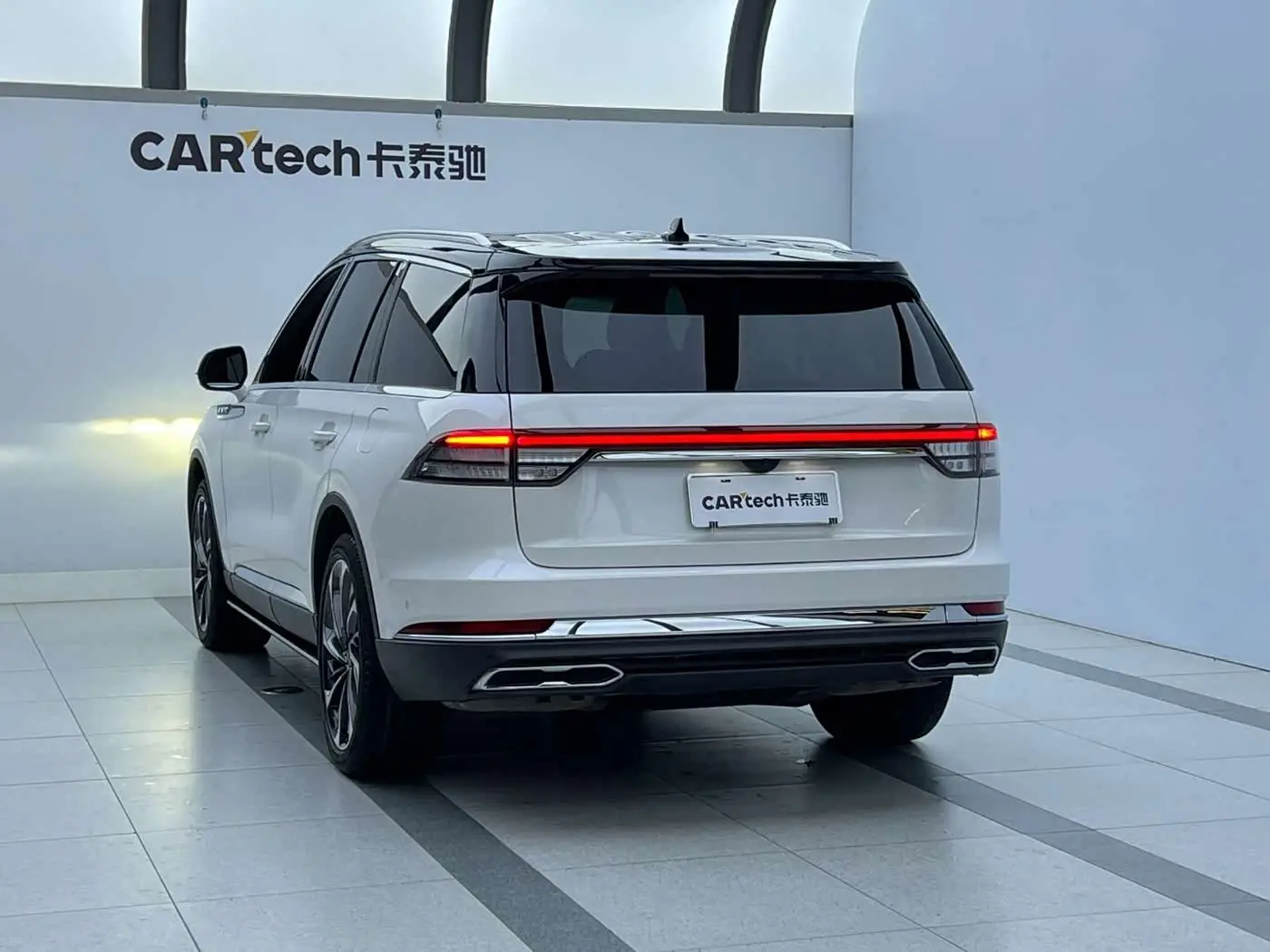 Lincoln Aviator 2022 — ფოტო 3/9