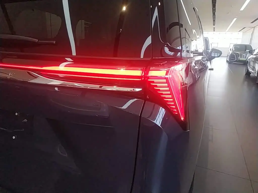 Buick GL8 New Energy 2025 — Photo 8/20