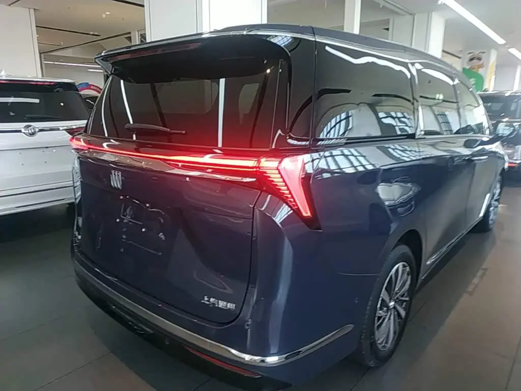 Buick GL8 New Energy 2025 — Photo 7/20