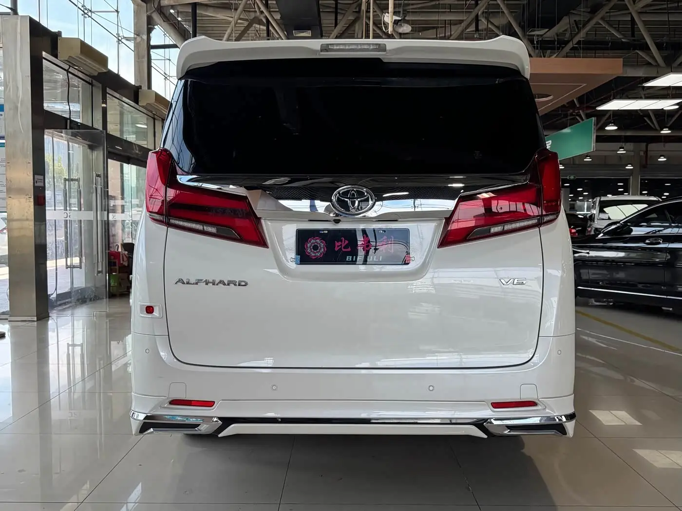 Toyota Alphard 2018 — Фото 8/20