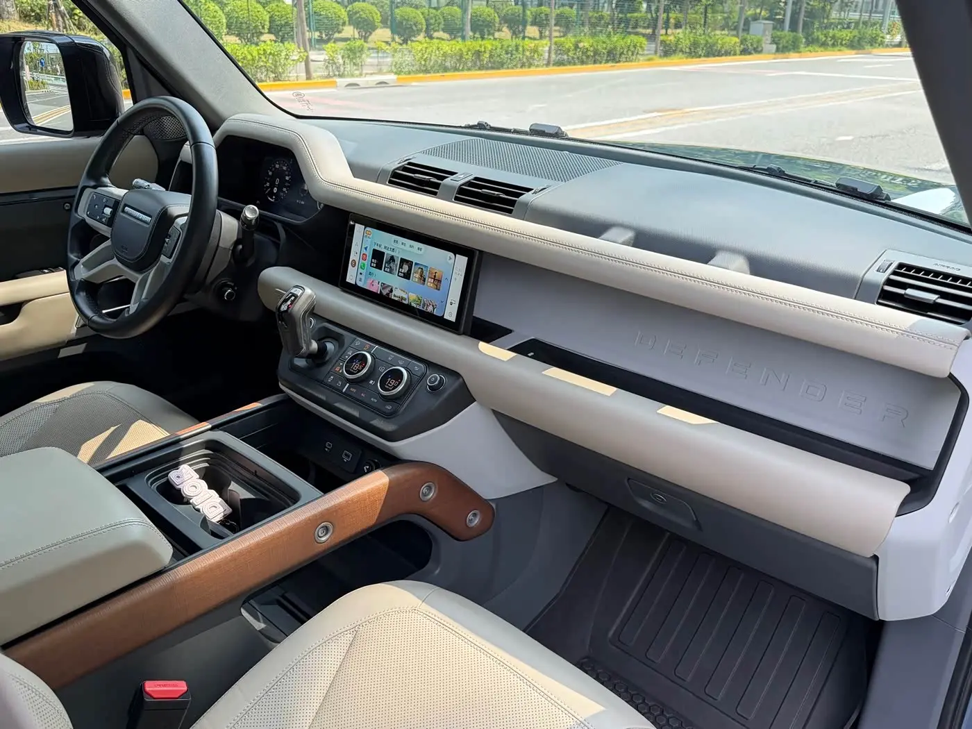 Land Rover Defender 2021 — Photo 19/20