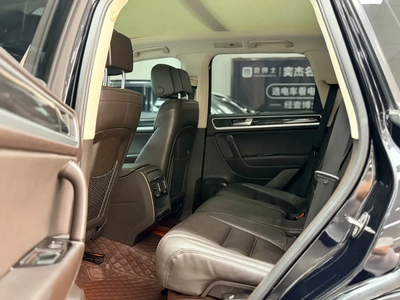 Volkswagen Touareg 2012 — Photo 6/18