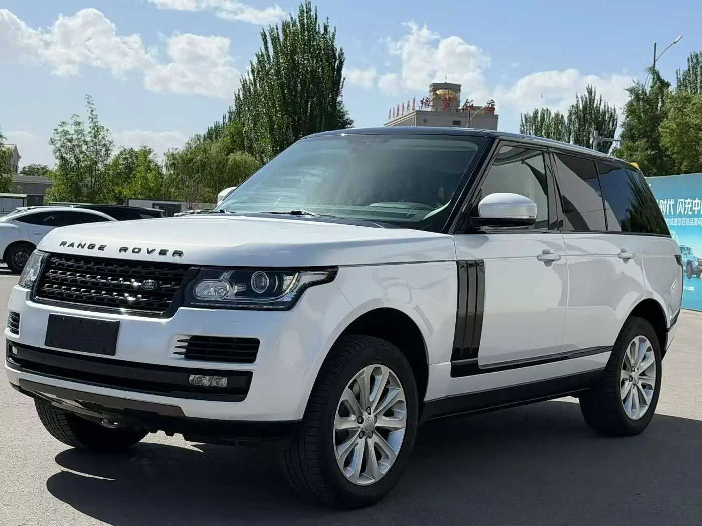 Land Rover Range Rover 2015 — Фото 1/9