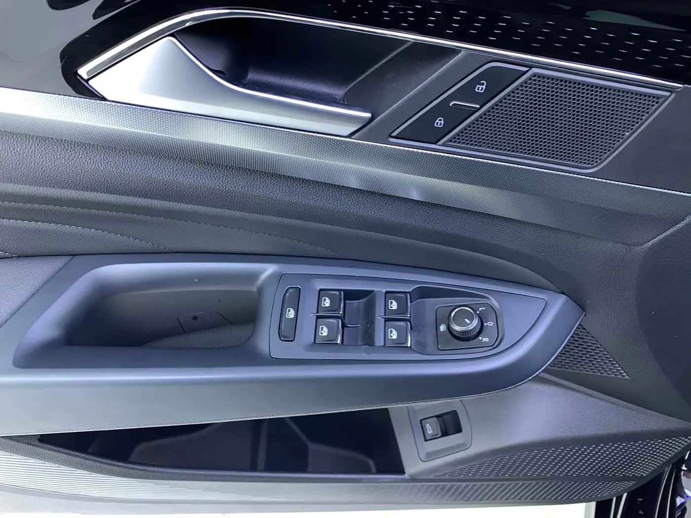 Volkswagen Passat 2022 — Photo 4/20