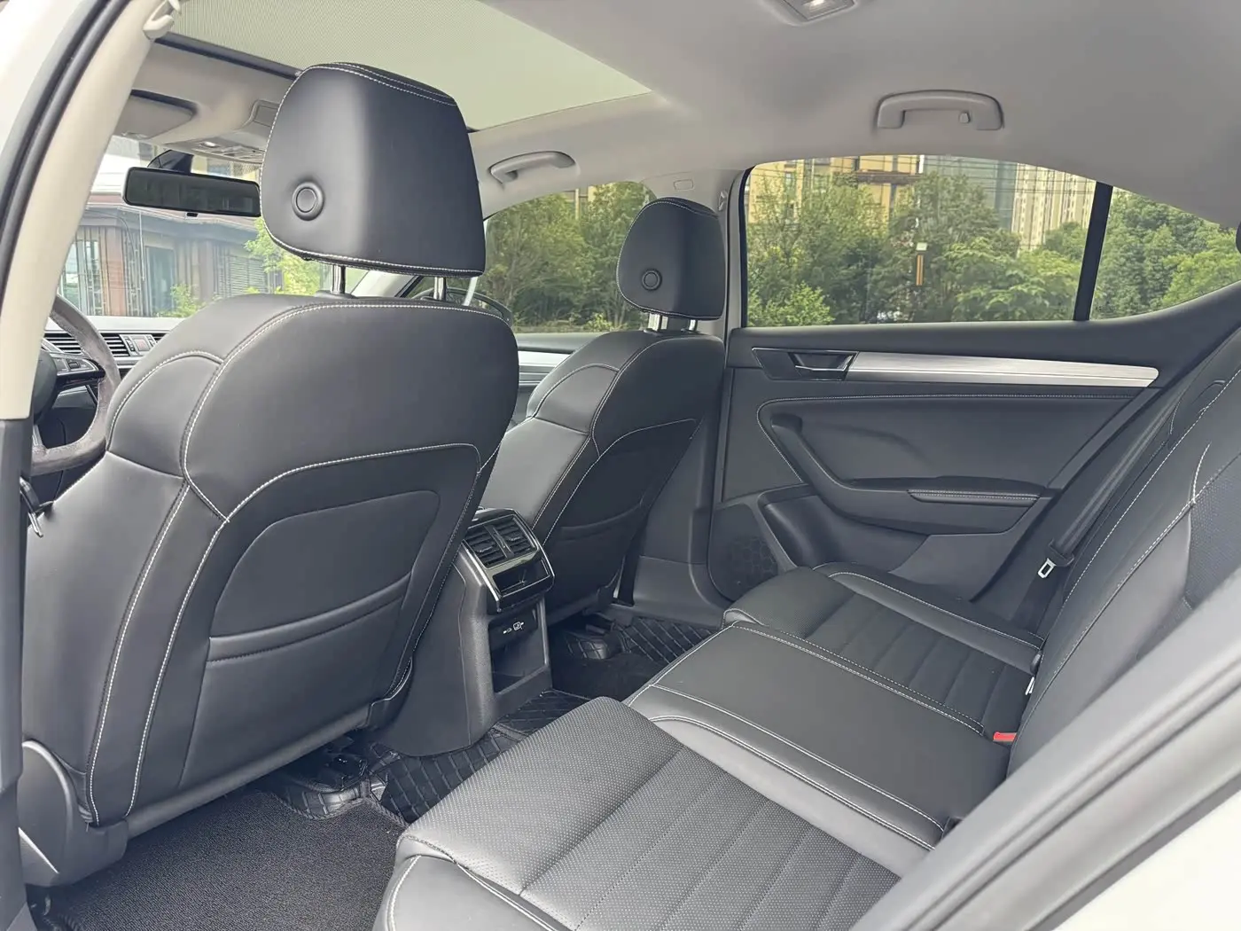 Škoda Superb 2024 — Photo 5/9