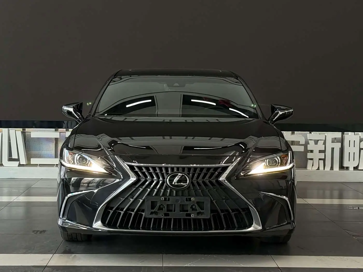 Lexus ES 2022 — Фото 2/20