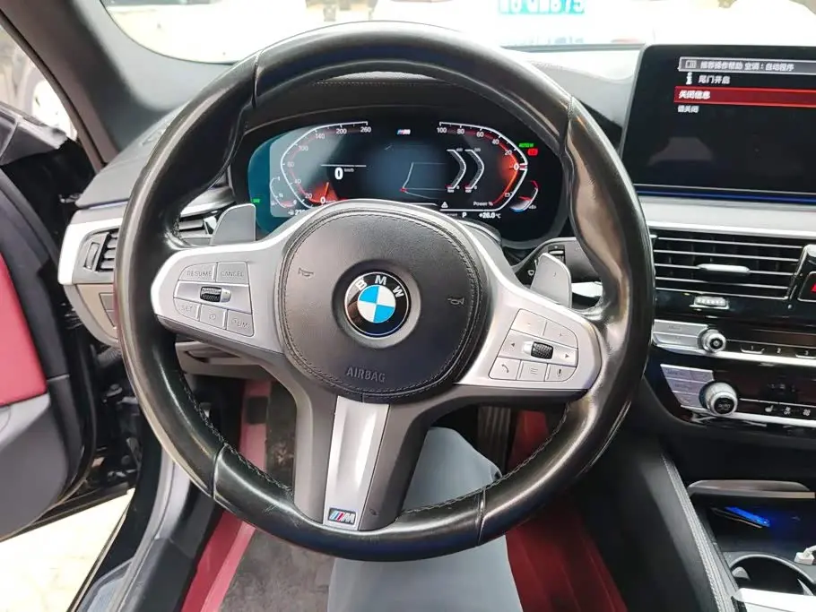 BMW 5 Series 2023 — Photo 15/16