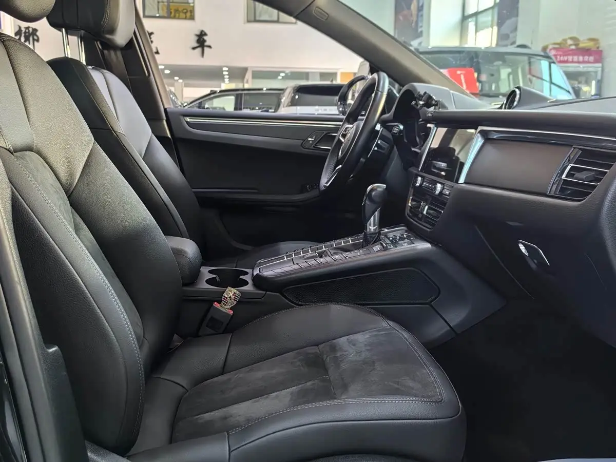 Porsche Macan 2020 — Фото 7/15