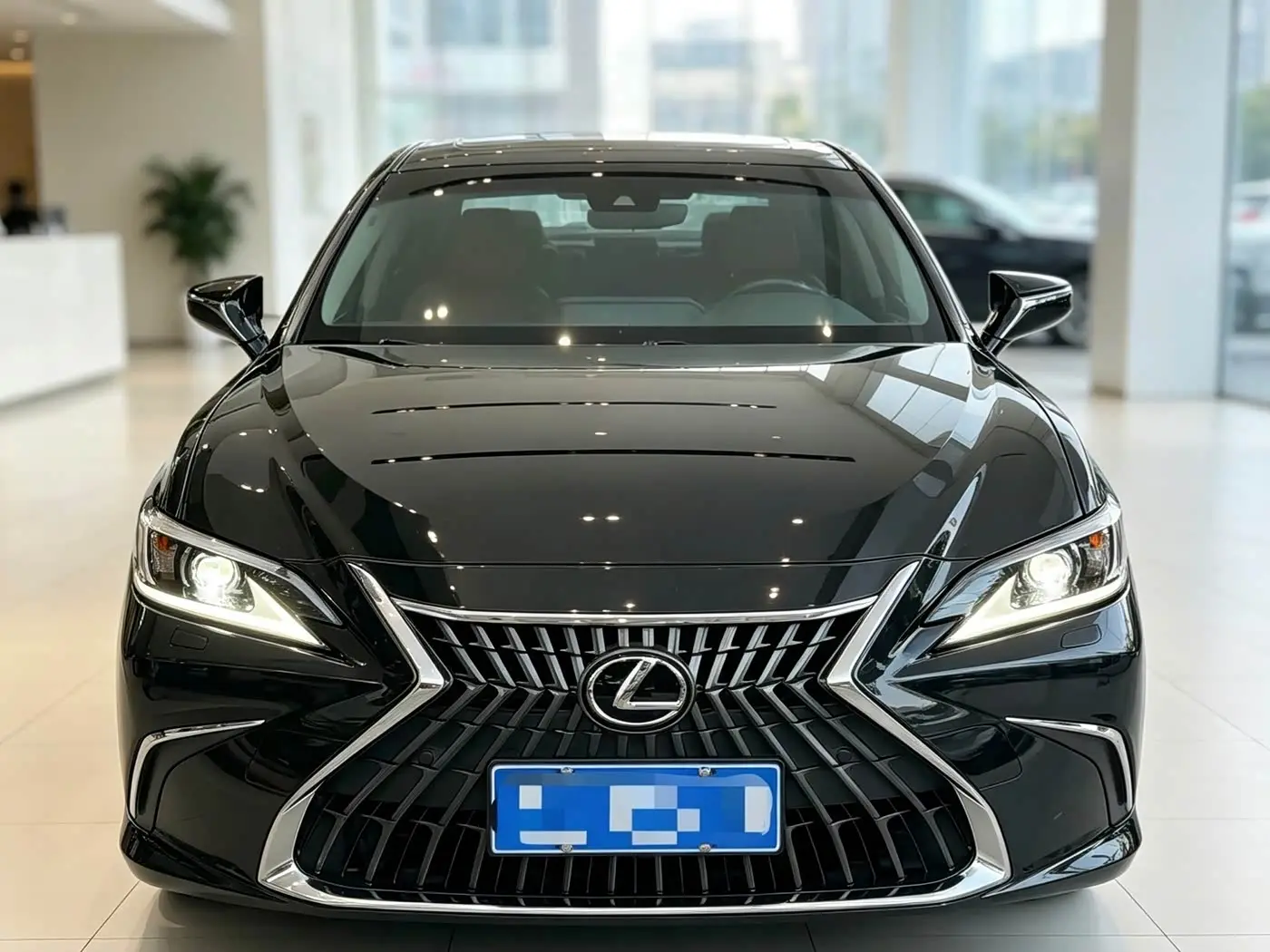 Lexus ES 2021 — Фото 1/9
