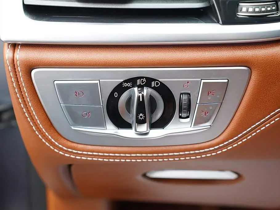 BMW 7 Series 2019 — Фото 10/20