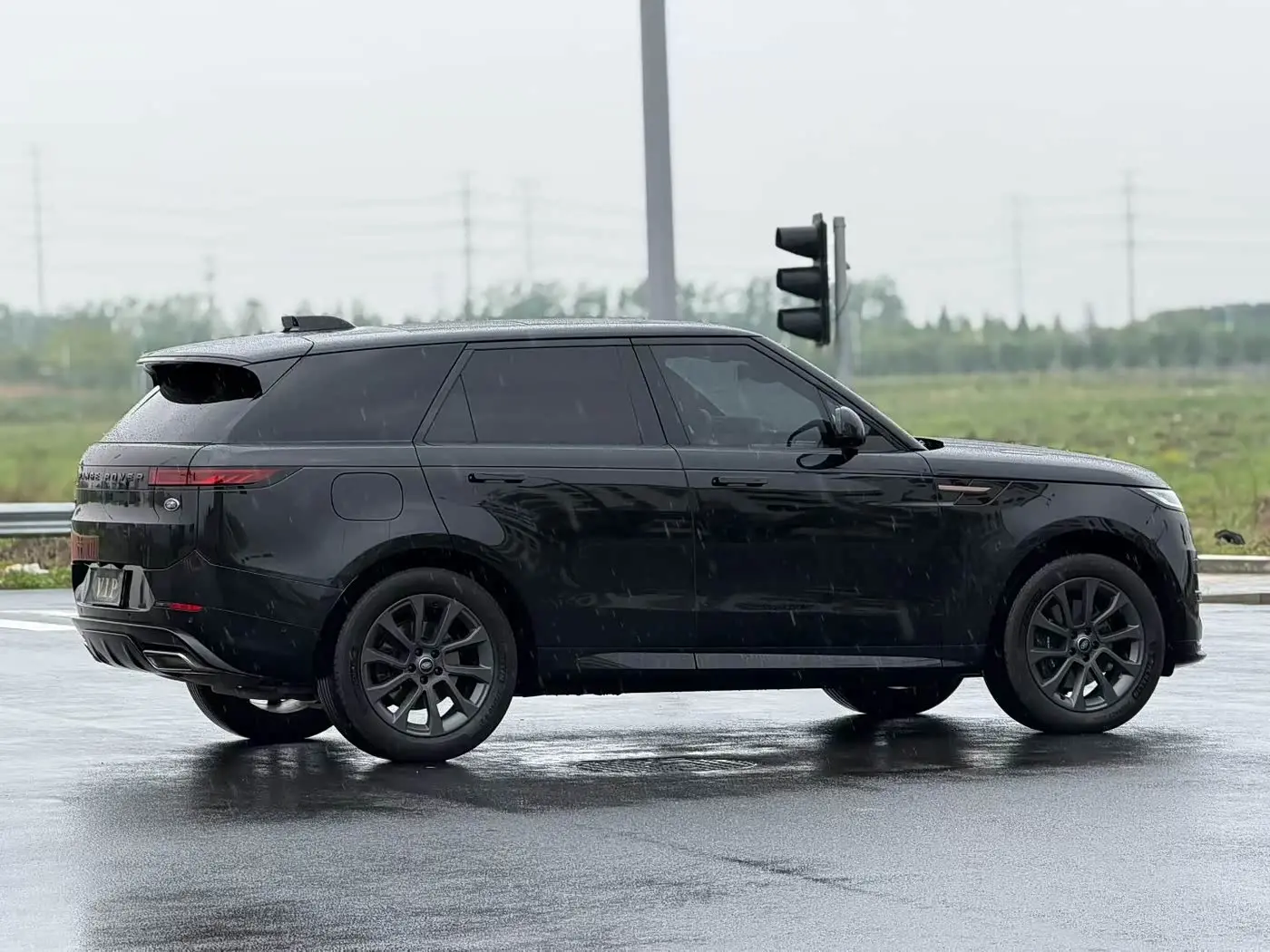 Land Rover Range Rover Sport 2024 — Photo 17/18