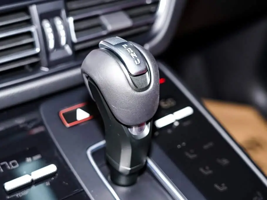 Porsche Macan 2025 — Photo 13/20