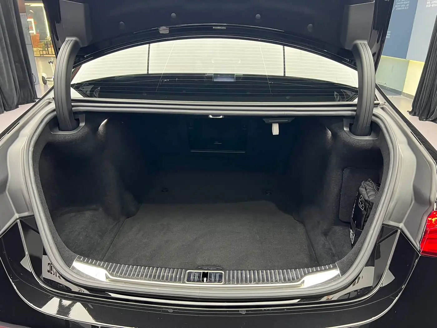 Mercedes-Benz Maybach S-Class 2025 — Фото 13/13