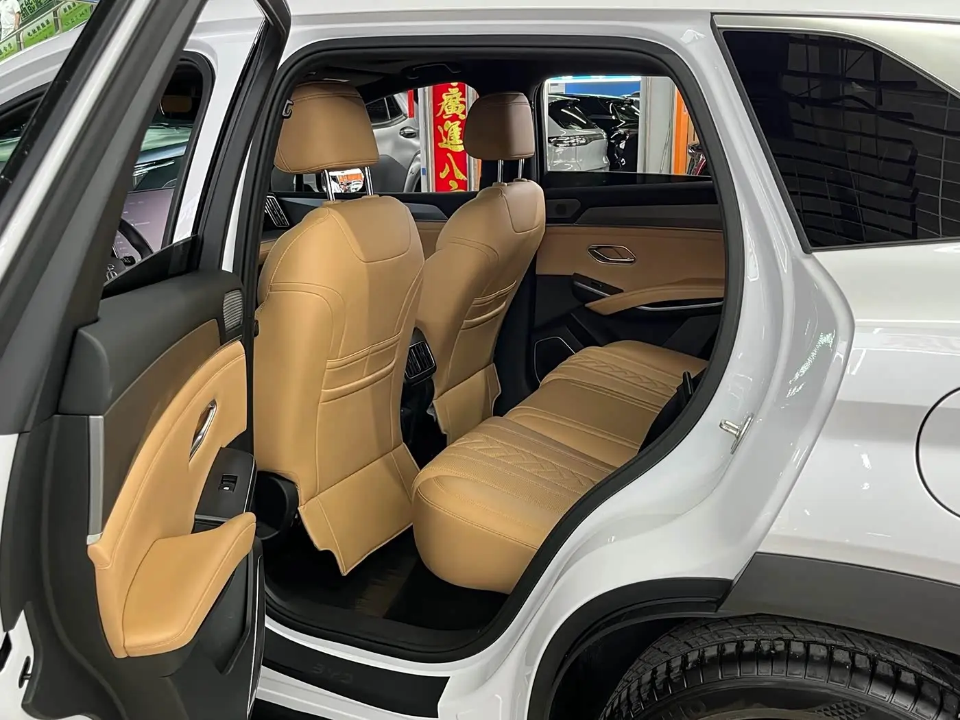 BYD Song L DM-i 2025 — Photo 8/17