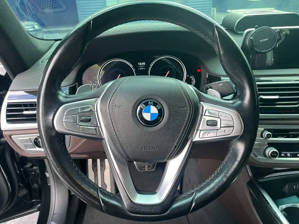 BMW 7 Series 2018 — Photo 11/15
