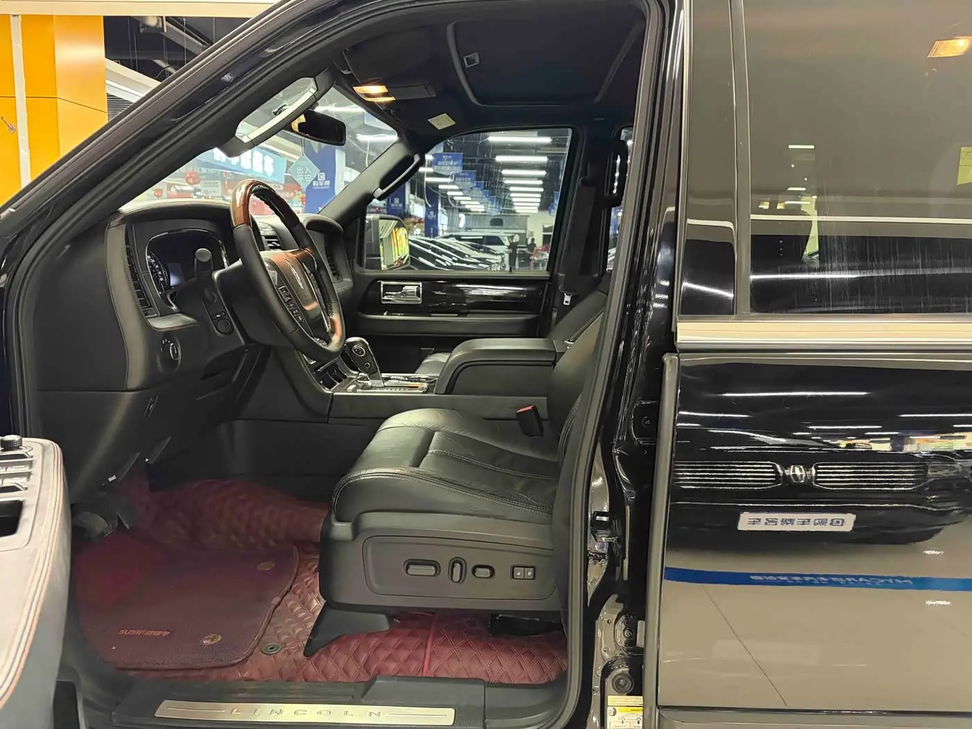Lincoln Navigator 2016 — ფოტო 4/18