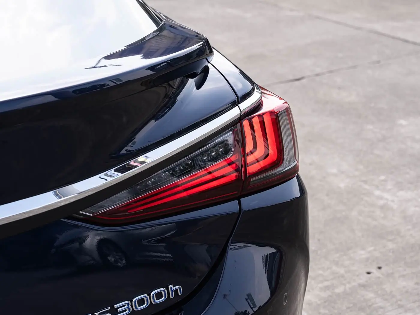 Lexus ES 2021 — Photo 7/20