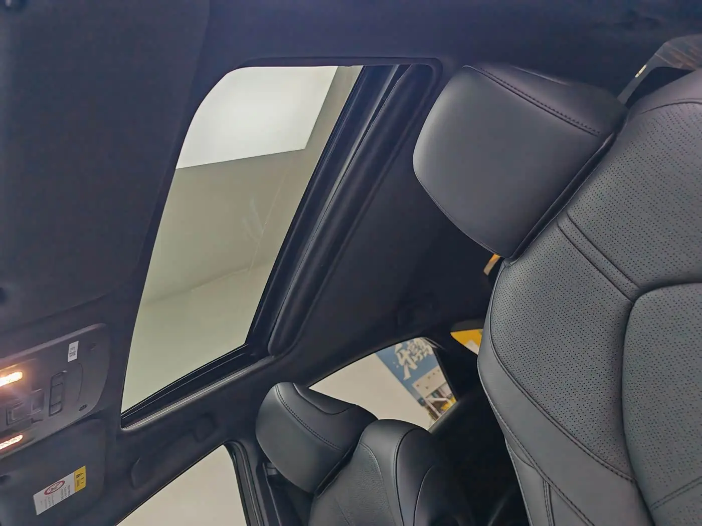Toyota Avalon 2024 — ფოტო 18/20