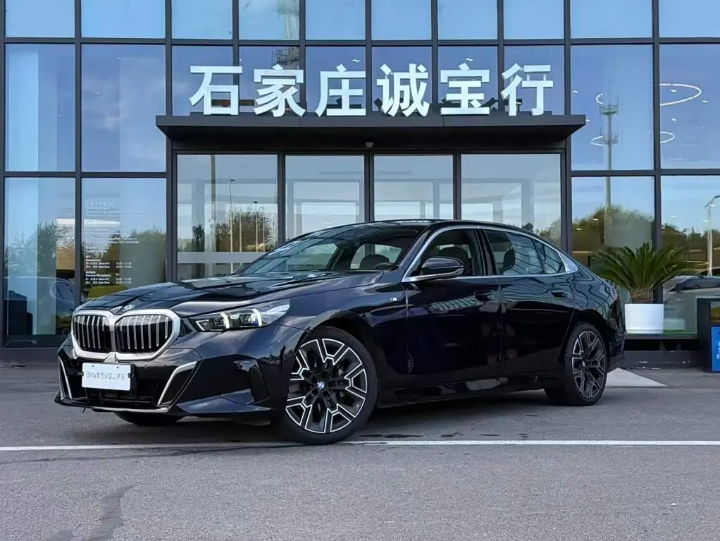 BMW 5 Series 2025 — Photo 2/19