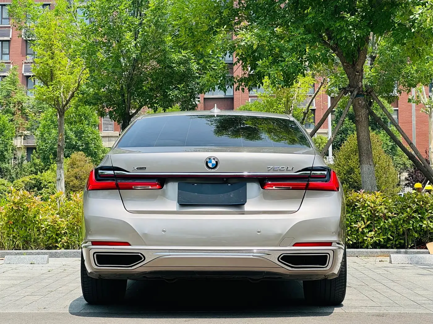 BMW 7 Series 2016 — Фото 15/17