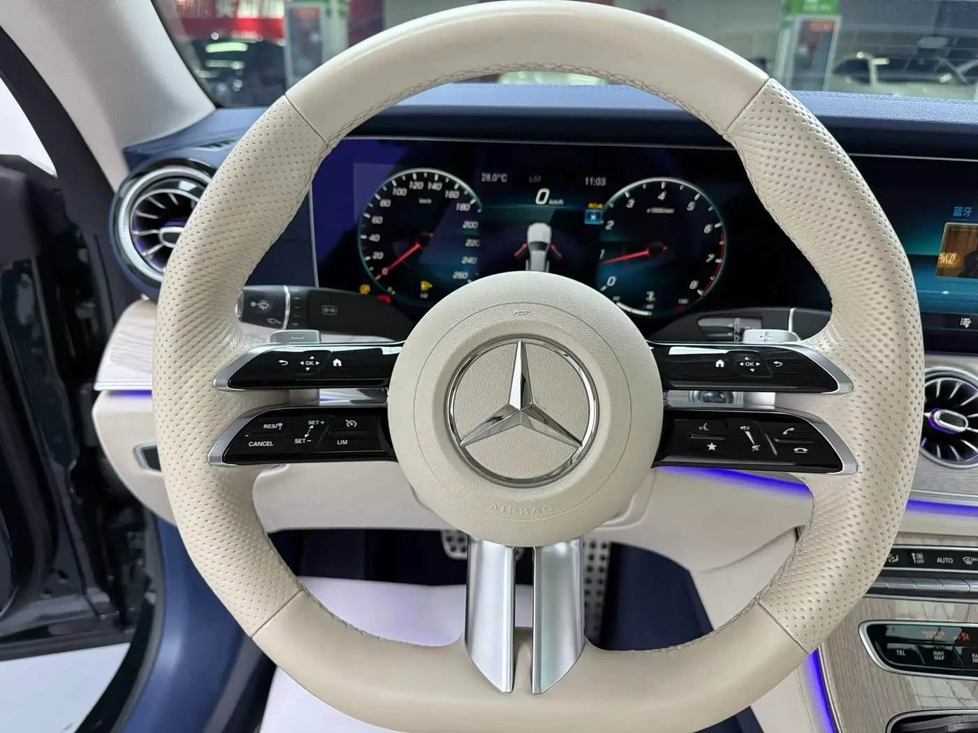 Mercedes-Benz E-Class 2024 — Photo 2/9