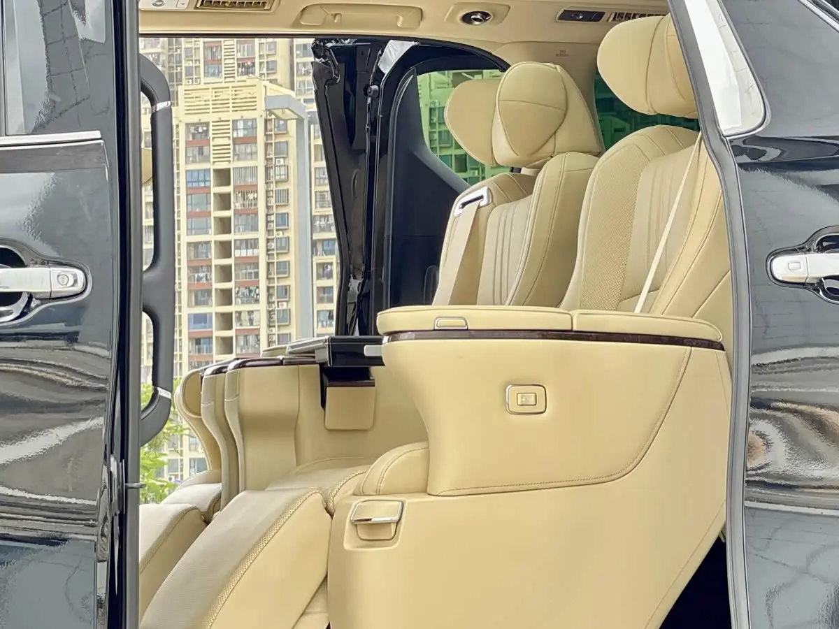 Toyota Alphard 2023 — Photo 5/20