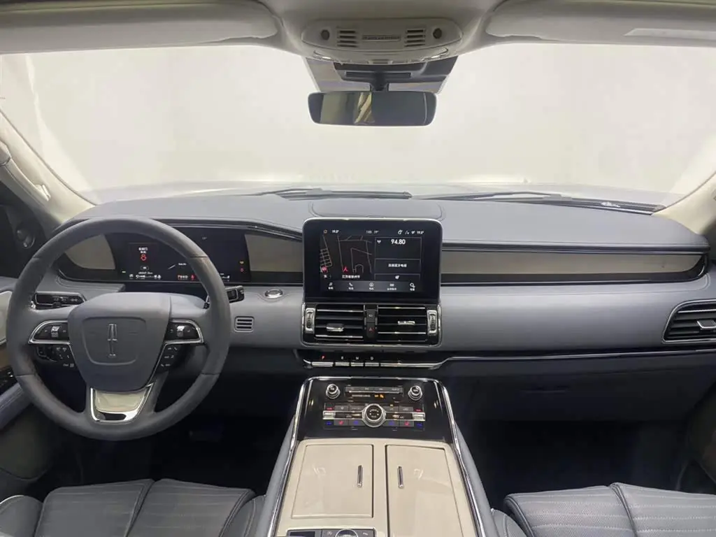 Lincoln Navigator 2023 — Photo 13/20
