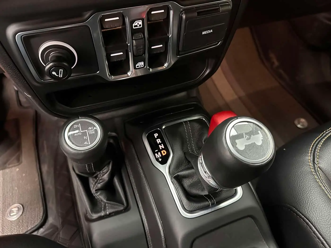 Jeep Wrangler 2023 — Фото 18/18