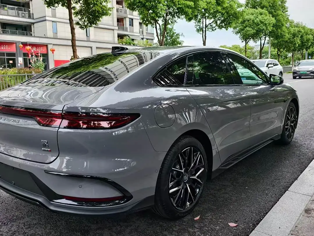 BYD Han 2025 — Фото 4/9