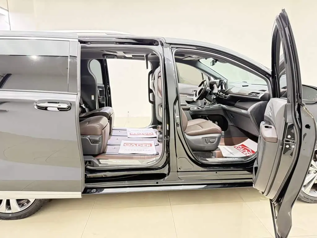 Toyota Sienna 2023 — Фото 18/20